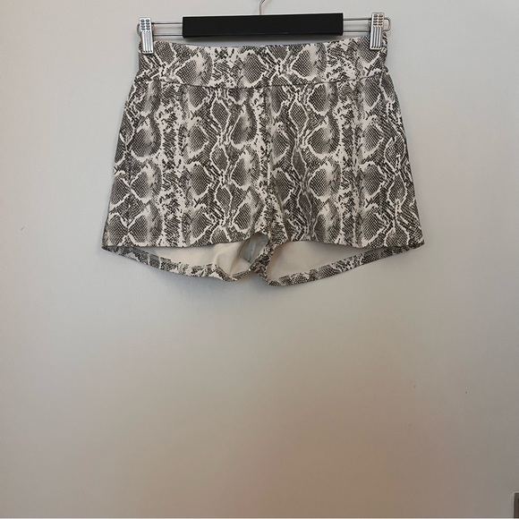Commando Faux Leather Animal Print Jet Set Shorts - Picture 3 of 4